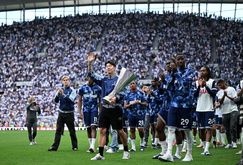 韦世豪：比赛尾声的点球太牵强，染红发为了在假期换个心情